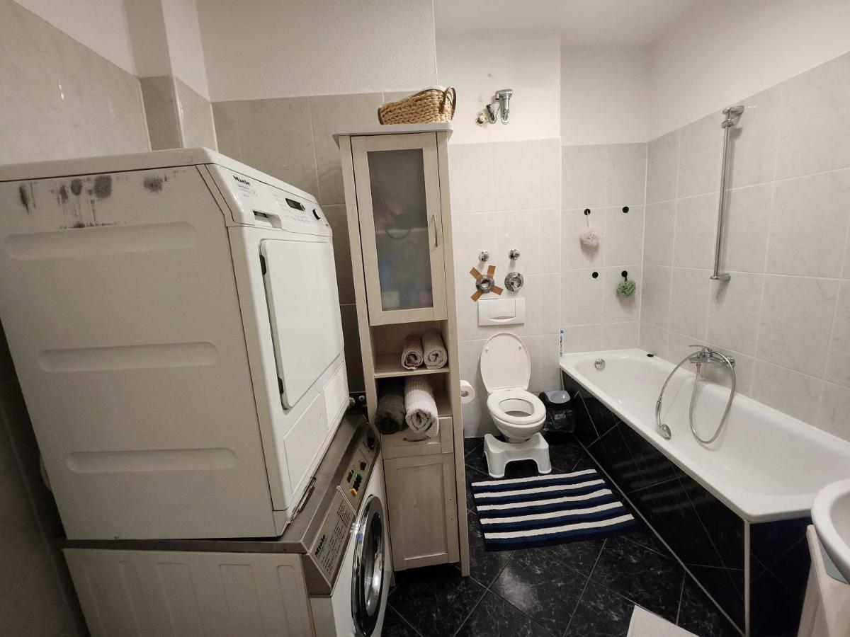 One Private Room Available In A Two Room Apartment In Tegel, Berlín Exterior foto