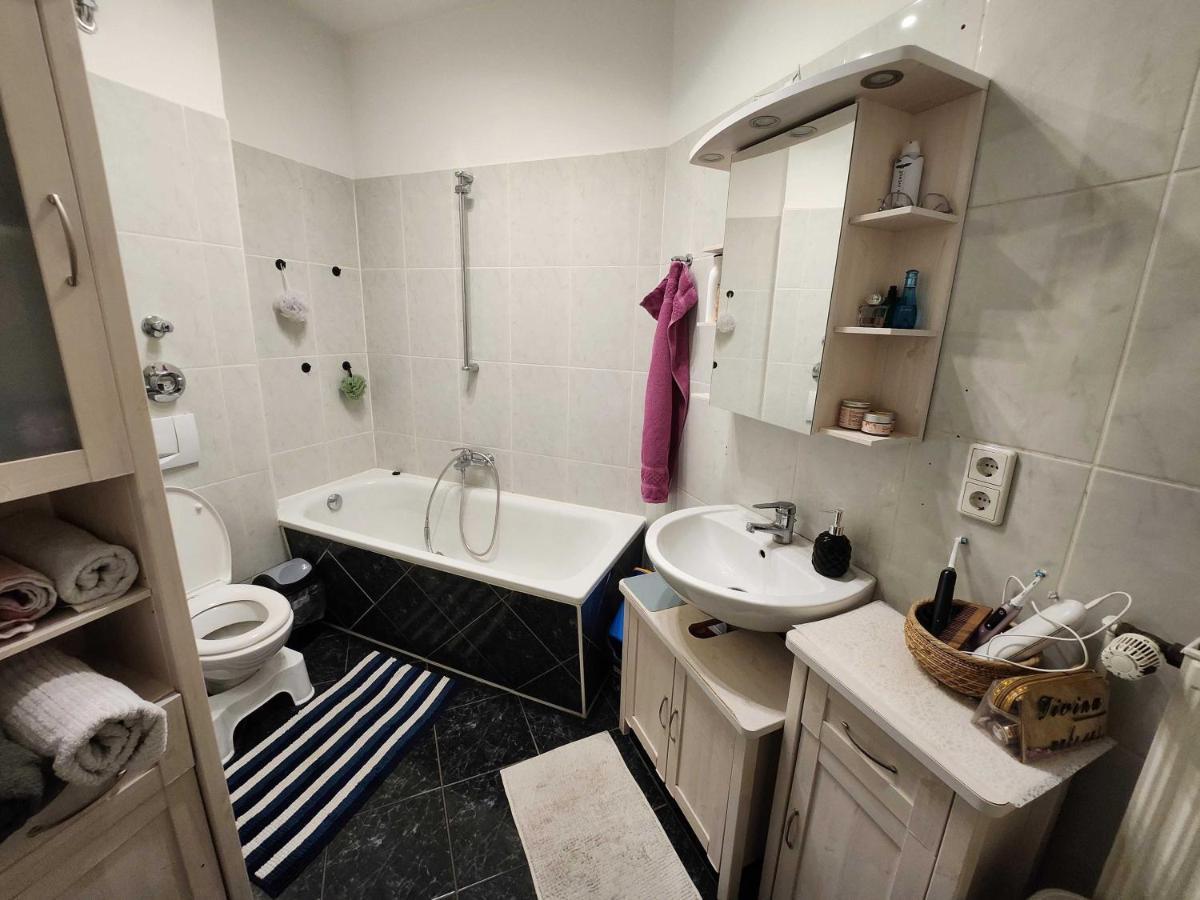 One Private Room Available In A Two Room Apartment In Tegel, Berlín Exterior foto